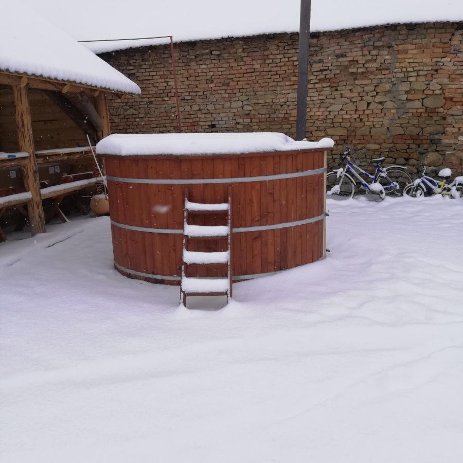 Gasthaus Casa Din Barcut Exterior foto